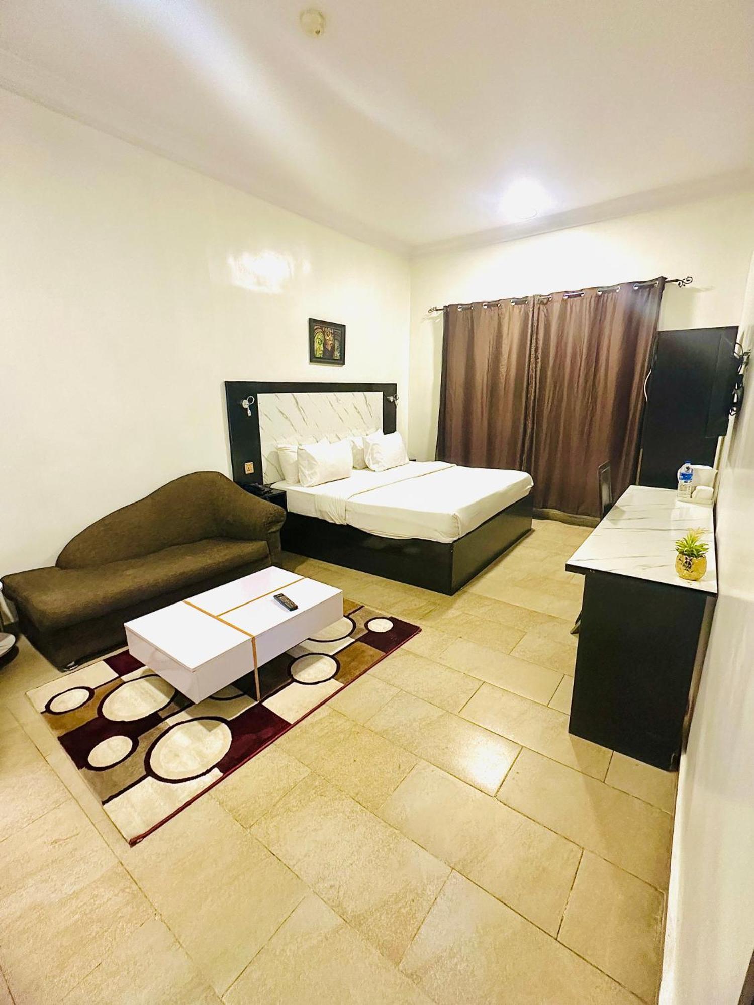 Posh Hotel And Suites Ikeja Εξωτερικό φωτογραφία