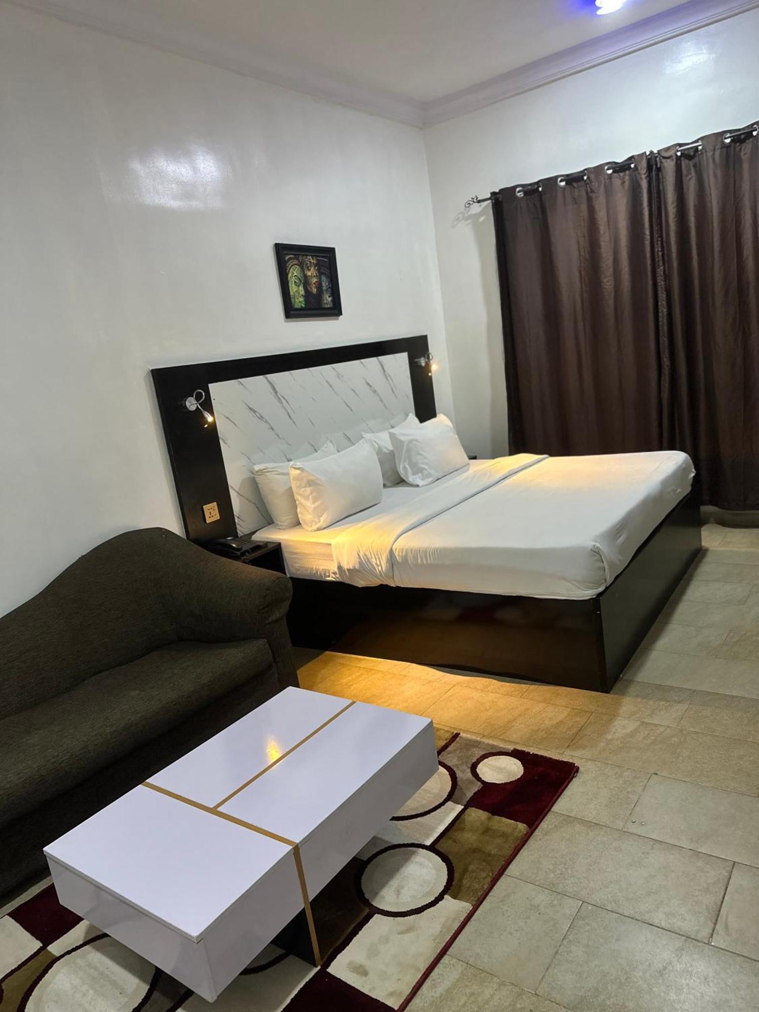 Posh Hotel And Suites Ikeja Εξωτερικό φωτογραφία