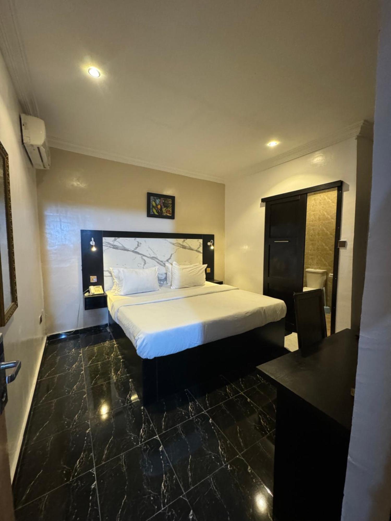 Posh Hotel And Suites Ikeja Εξωτερικό φωτογραφία