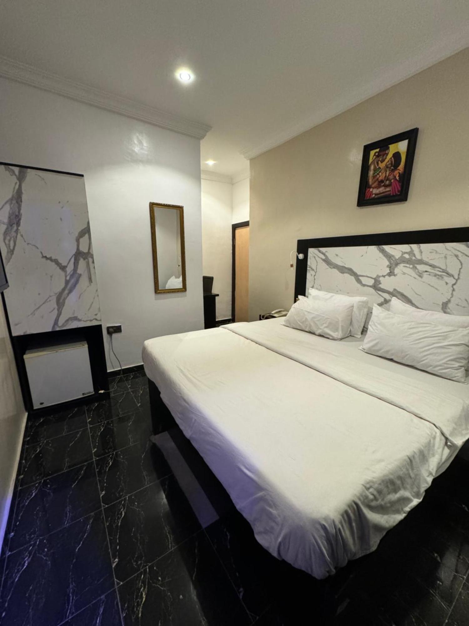 Posh Hotel And Suites Ikeja Εξωτερικό φωτογραφία